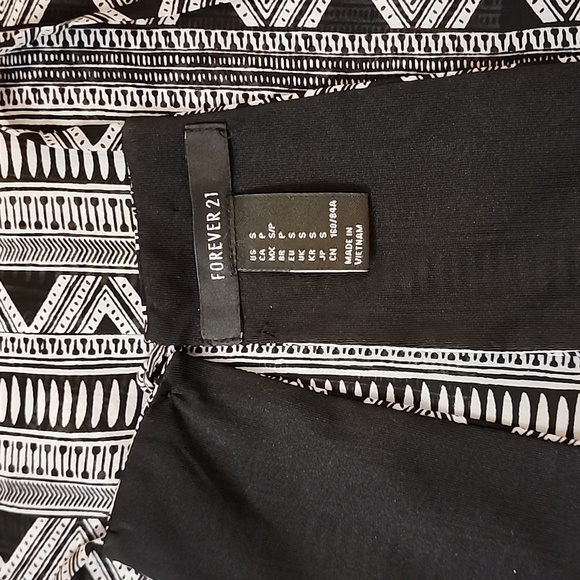 Forever 21 Cutout Back Maxi Dress, Black White Flowy Boho, Size Small - Picture 8 of 8